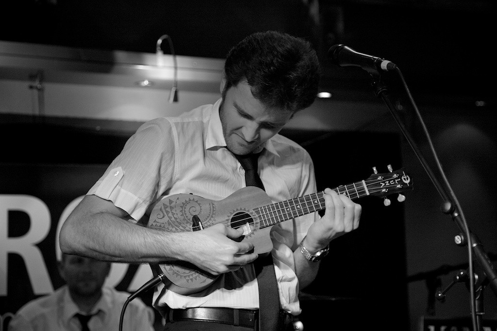 Pädl an der Ukulele